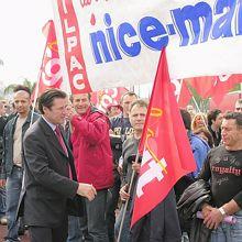 Grève à NICE-MATIN Chritian Estrosi à la rencontre des manifestants